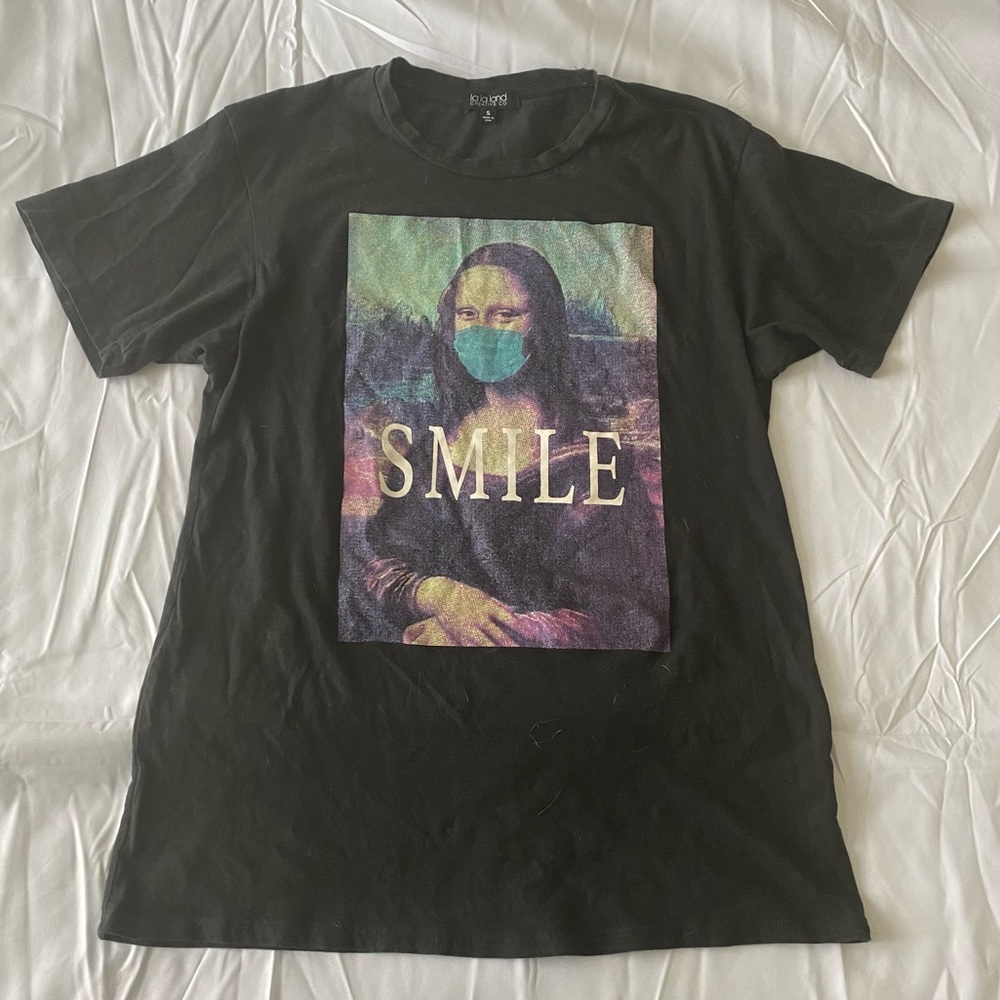 T-shirt dress. SMILE. Mona Lisa. Street wear.